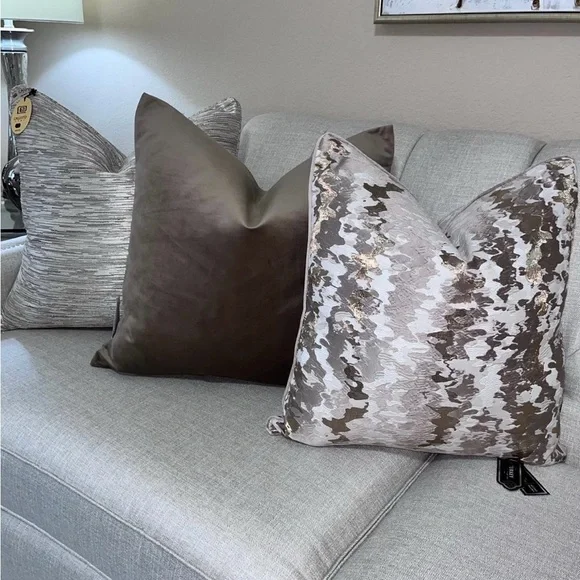 1-NWT TGH TESSITURA VELVET DECORATIVE PILLOWS (Read description for details)